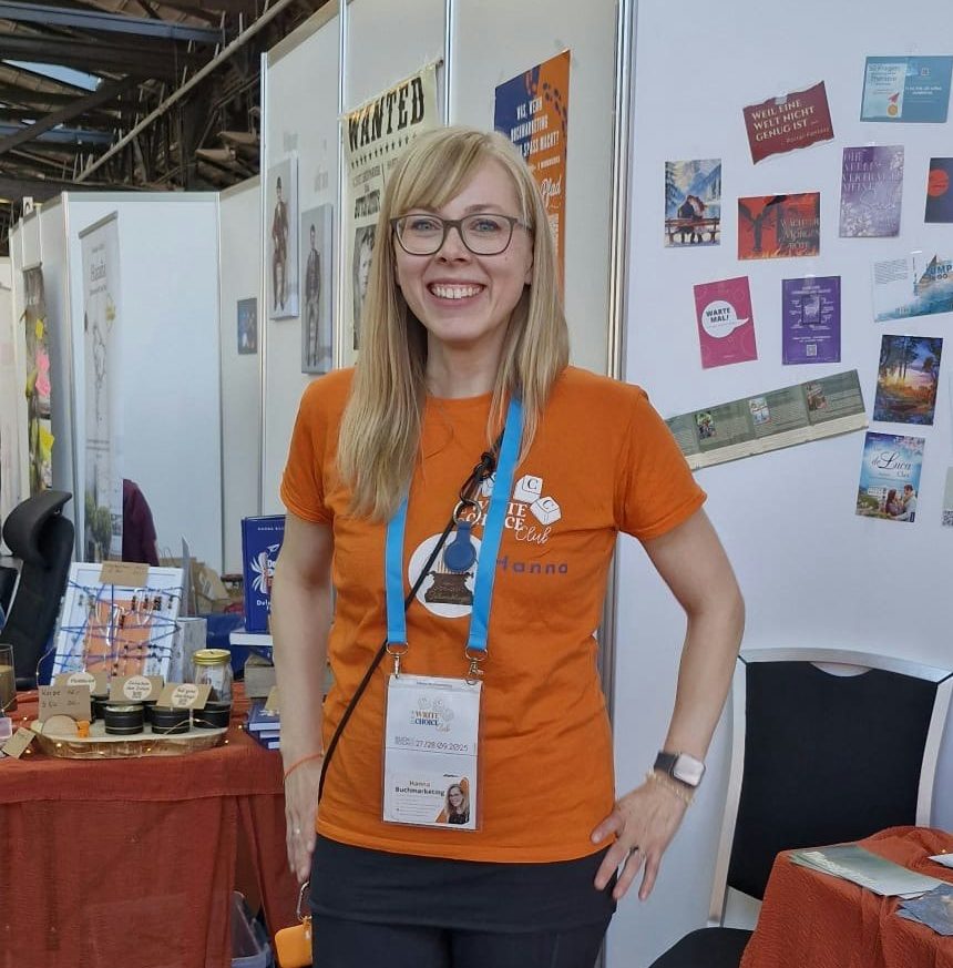 d4a08c3d-c405-4d5f-9a8a-197fff1d3df9 Johanna Hegermann als Hanna Buchmarketing: Die rasende Orange auf der BuchBerlin 2025