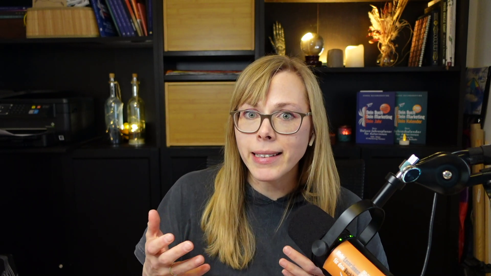 vlcsnap-2026-05-01-17h33m23s751 Johanna Hegermann | Hanna Buchmarketing ausschnitt aus dem Buchbubble Podcast
